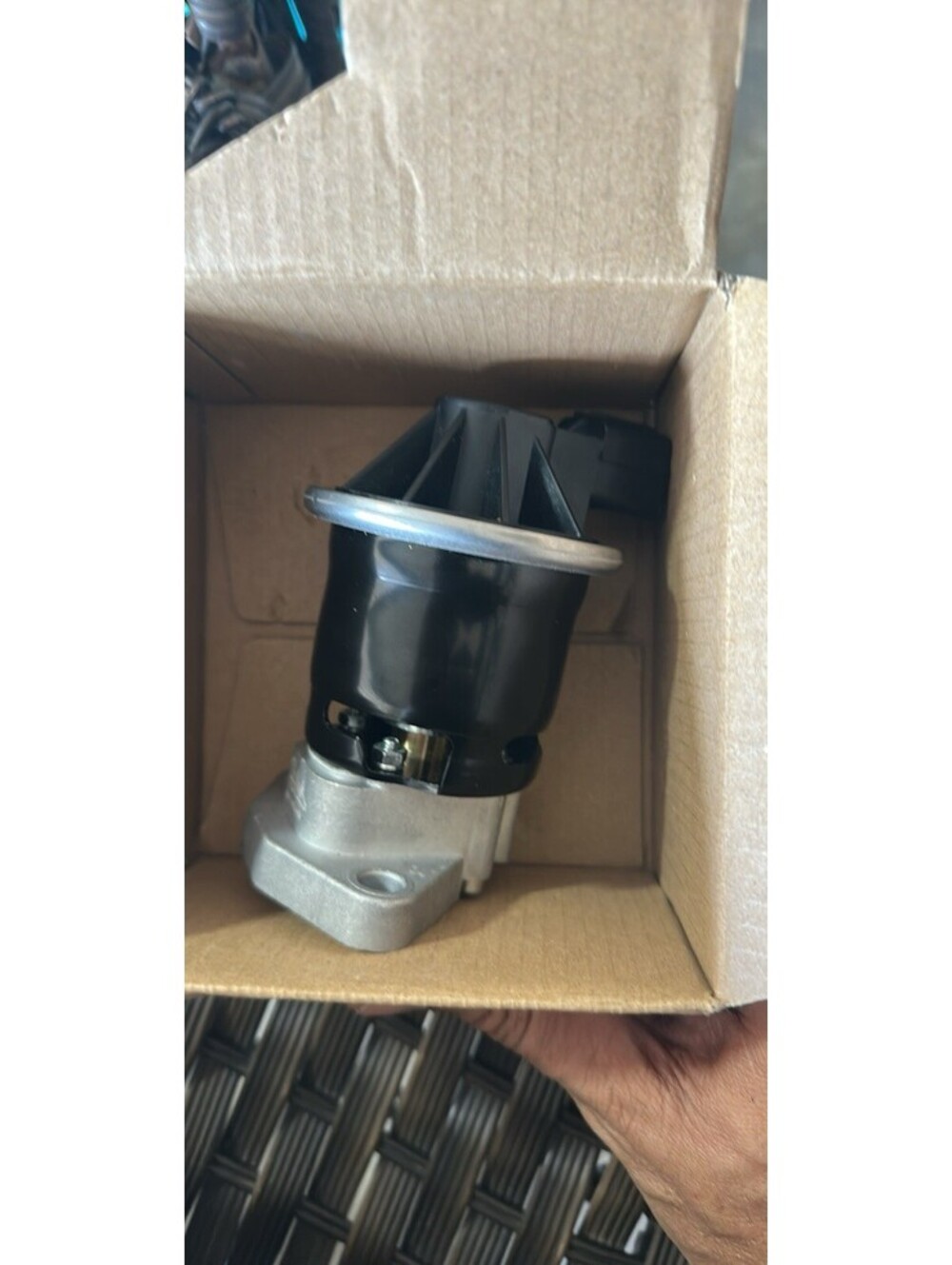 EGR4324 EGR Valve 25183476 96386735 for 2004-2006 Suzuki Verona 2.5L